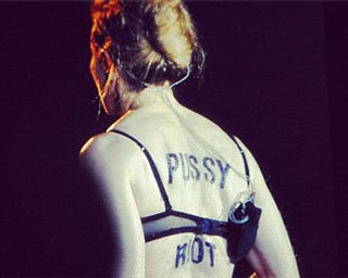 Мадонна во время московского концерта поддержала Pussy Riot