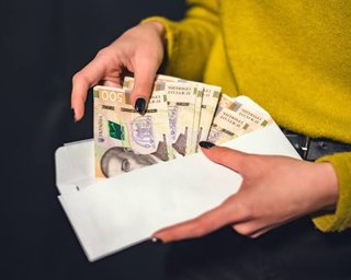 Зарплати в Україні за рік зросли майже на чверть: у Держстаті повідомили, де платять найбільше