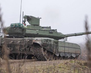 Мішки не врятували: Нацгвардія ліквідувала на Херсонщині гордість РФ — танк "Прорив" (відео)