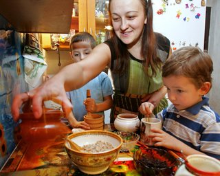 Продукты, одежда, бытовая химия: как и почему экономят украинцы весной 2024 года