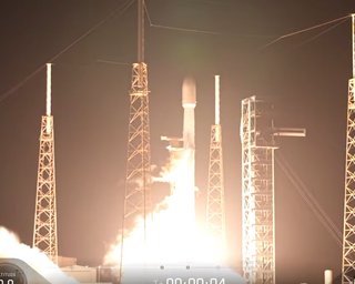 Ювілейний політ у космос: ракета Ілона Маска встановила новий світовий рекорд (відео)