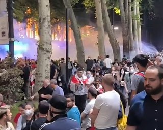 Штурм парламента, стычки с полицией: в Грузии тысячи людей вышли на протесты (фото, видео)