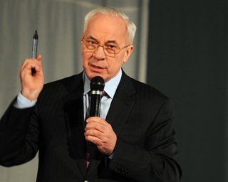 Украинцам навязывают миф о фальсификации выборов, - Азаров
