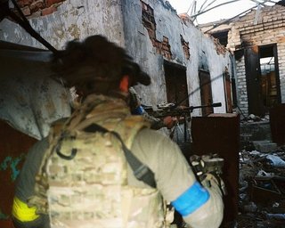 8 против 70: фотограф из Ирландии рассказал, как побывал на передовой с ВСУ