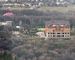 На журналистов, организовавших акцию под Межигорьем, подали в суд