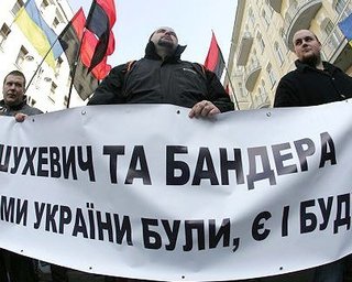 Во Львове пронесли портреты Бандеры и Шухевича