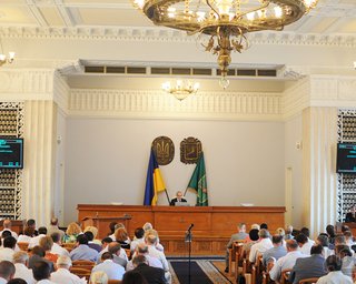 Большинство кресел в Харьковском горсовете получит Видродження