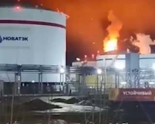У РФ палає "Новатек" в Усть-Лузі та суднобудівний завод у Виборзі: які наслідки атаки БпЛА (відео)