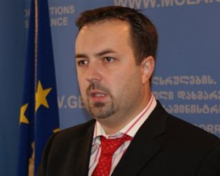 Экс-министр обороны Грузии покинул страну