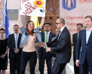 Активистки FEMEN хотели сорвать открытие Дня Европы в Киеве