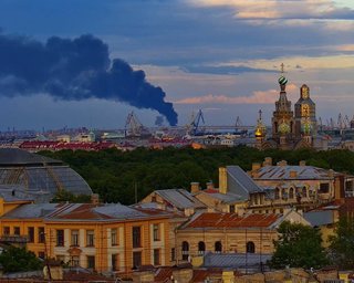 Дрони атакували Санкт-Петербург: уразили нафтовий термінал, місто в диму (фото, відео)