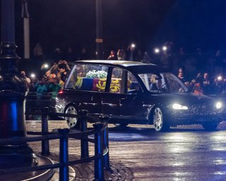 Жодного попкорну. Похорон Єлизавети II транслюватимуть у кінотеатрах