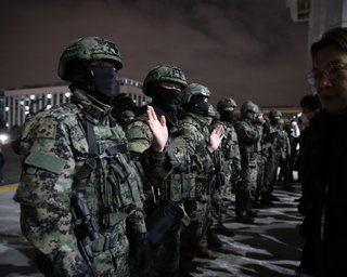 Рекорд за тривалістю воєнного стану: що відбувається в Південній Кореї та хто за цим стоїть