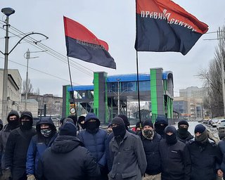 "Добийте тих, хто вижив": націоналісти анонсували ще одну акцію під офісом телеканалу "НАШ"