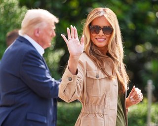 Мелания Трамп появилась в эффектном платье с декольте (фото)