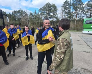 Зеленский сообщил об обмене пленными: вернули 193 бойцов, большинство спасли из Чечни (фото)