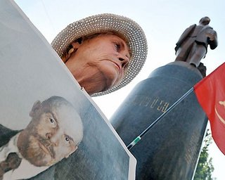 Коммунисты полностью обновят памятник Ленину в Киеве