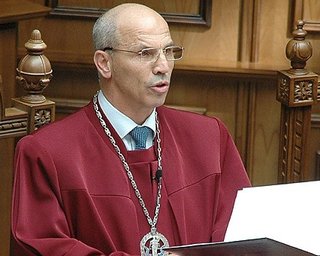 Оспорить пакт Медведева-Януковича могут президент и Кабмин