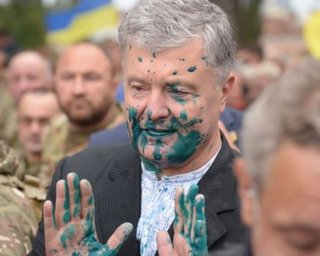 Порошенко звинуватив Зеленського в причетності до нападу на нього з зеленкою (фото)