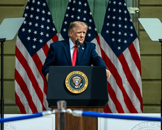 Трамп разразился угрозами Европе из-за сближения с Канадой: что обещает