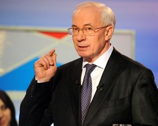 Азаров публично отчитал Табачника