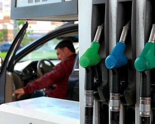 Дефіцит пального в РФ: учнів автошкіл хочуть зобов'язати приходити на іспити з власним бензином