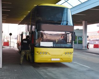 Польша не пропустила автобус с украинцами: пассажир заявил, что у него COVID-19
