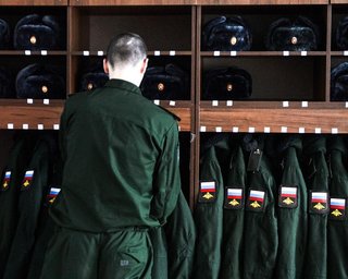 "Отдать долг родине и ехать обратно": в Госдуме призвал мужчин вернуться в РФ