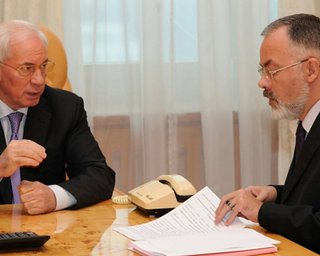 Азаров внес в Раду законопроект Табачника о высшем образовании