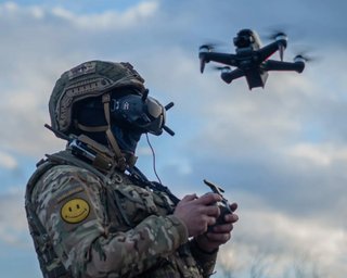 Били тричі: військкора РФ атакували FPV-дронами в Курській області (відео)