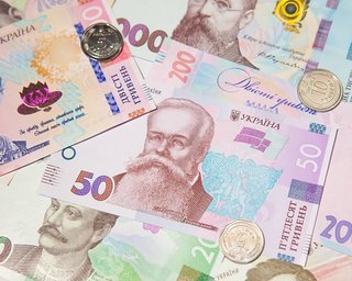 Нацбанк повысил курс доллара до максимума с начала года