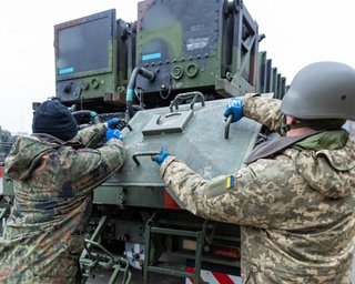 Україні через дефіцит ракет для Patriot доведеться обирати, що захищати – електростанцію чи завод , – FT