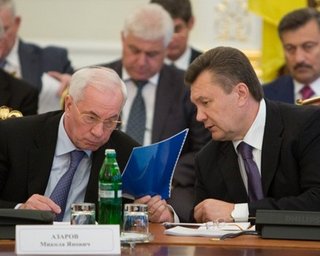 Кадровые решения принимает президент, а не Левочкин, - Азаров