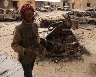 Силы Каддафи окружили мятежный город, по людям стреляют снайперы