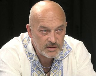 Тука припугнул "политических туристов"