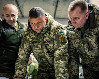 Не только Залужного: Зеленский может отправить в отставку начальника Генштаба Шапталу, — УП