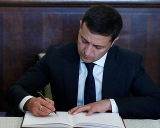 Зеленський ввів у дію рішення РНБО про санкції проти Медведчука
