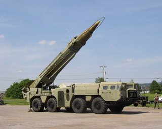 Войска Каддафи промахнулись, стреляя ракетой по городу