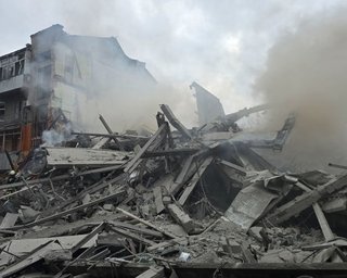 ВС РФ атаковали Харьков: зафиксировано попадание в многоэтажный дом, подробности