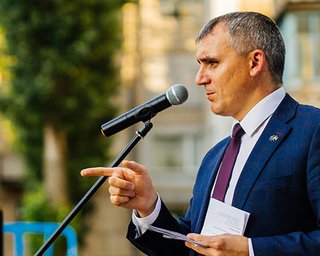 Мер Миколаєва прогнозує, що тих, хто відмовилися від вакцини, лікуватимуть від COVID за їхній рахунок (відео)