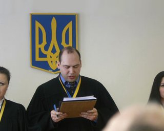 Суд признал Луценко виновным в присвоении денег и в сговоре с водителем