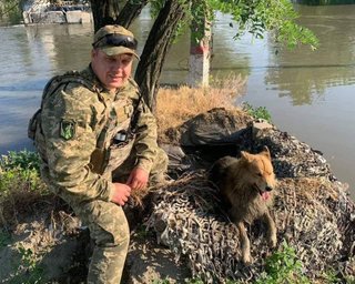 Човен затягнуло під баржу: у Херсоні загинув доброволець "Кабан", який керував евакуацією людей
