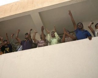 При разгоне демонстраций в Йемене погибли 32 человека