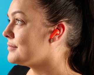 Вдесятеро дешевші за AirPods: бюджетні навушники отримали ANC, як у флагмана (фото)