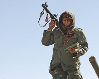Ливийские повстанцы сбили самолет и пленили экипаж