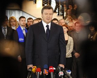 Янукович пообещал понравиться избирателям Тимошенко