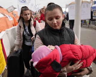 Можуть відмовити у в'їзді: експерти пояснили нюанси статусу тимчасового захисту у країнах ЄС