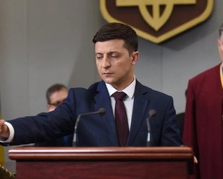 Когда наступит присяга. В Раде началось состязание депутатов за право назначить день инаугурации Зеленского