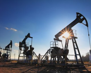 ОПЕК и РФ ведут переговоры о снижении добычи нефти на 20%, — Reuters