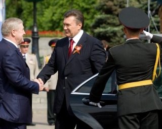 Охрана запретила журналистке фотографировать Януковича